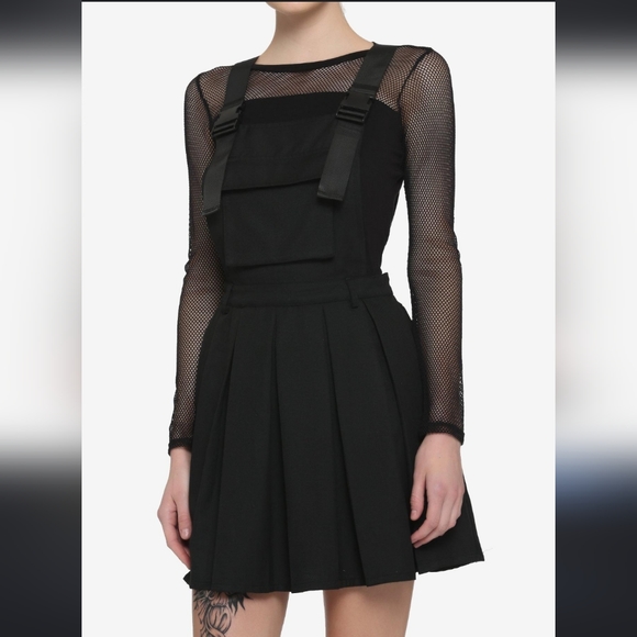Hot Topic Dresses & Skirts - Black Cargo Pleated Skirtall